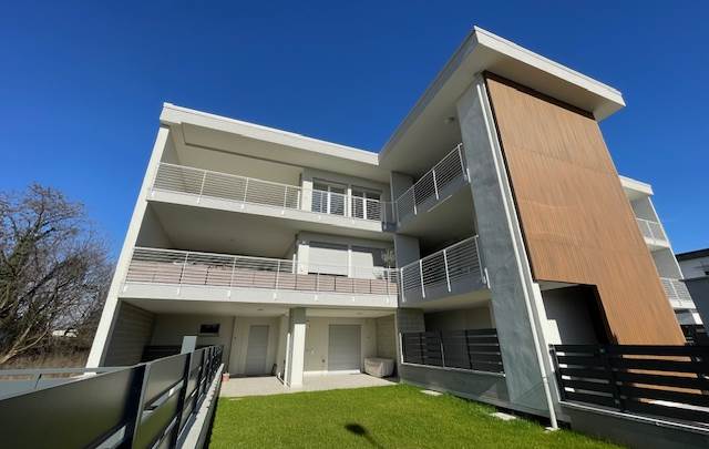 Nuovo attico con ampio terrazzo coperto